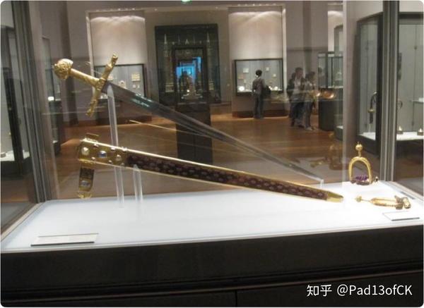 双刃神兵伴随国王与骑士们的传世宝剑二查理曼及欢愉之剑咎瓦尤斯