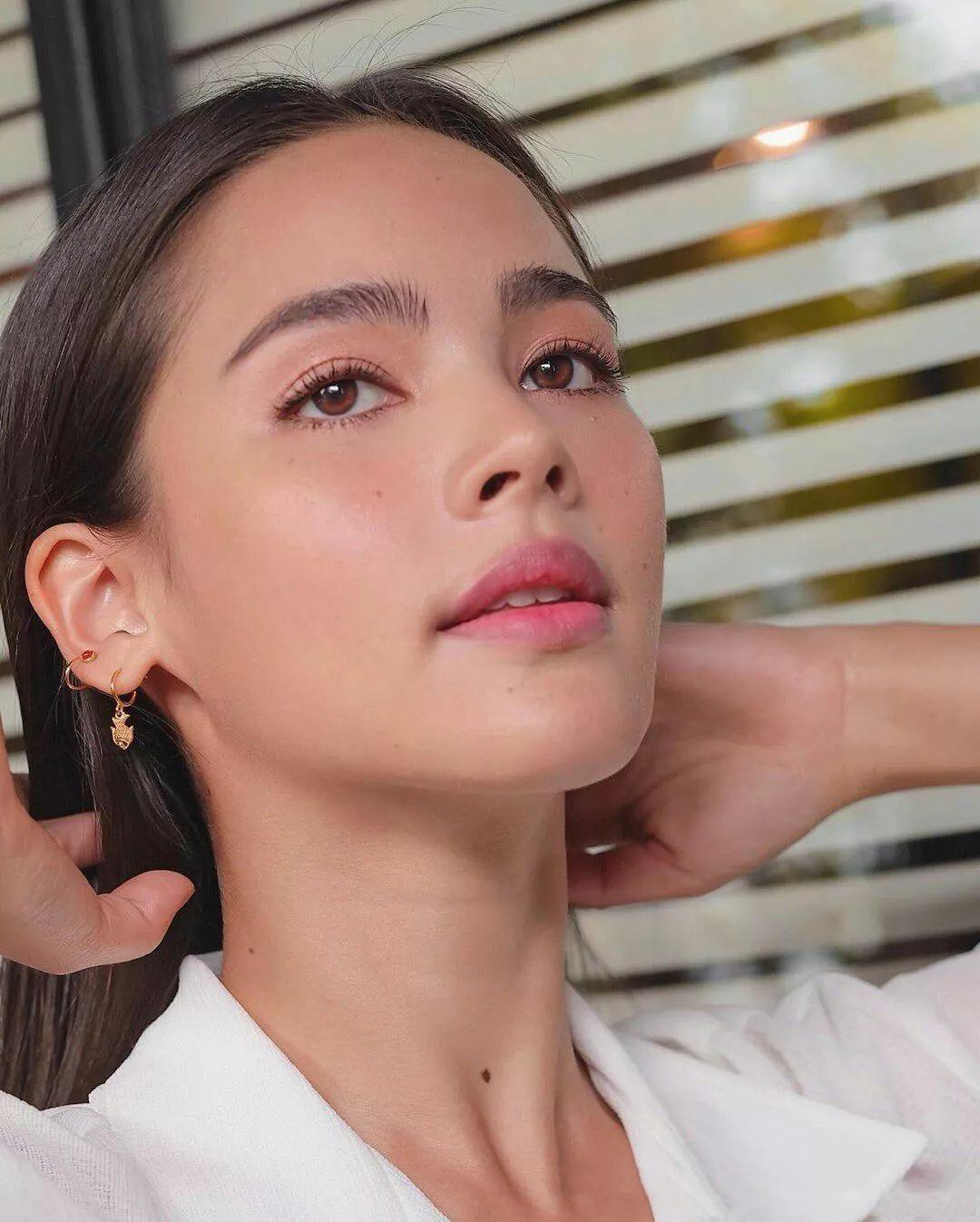 "泰国刘亦菲"甜心教主yaya,拿下迪士尼公主穿搭也疯狂心动 - 知乎