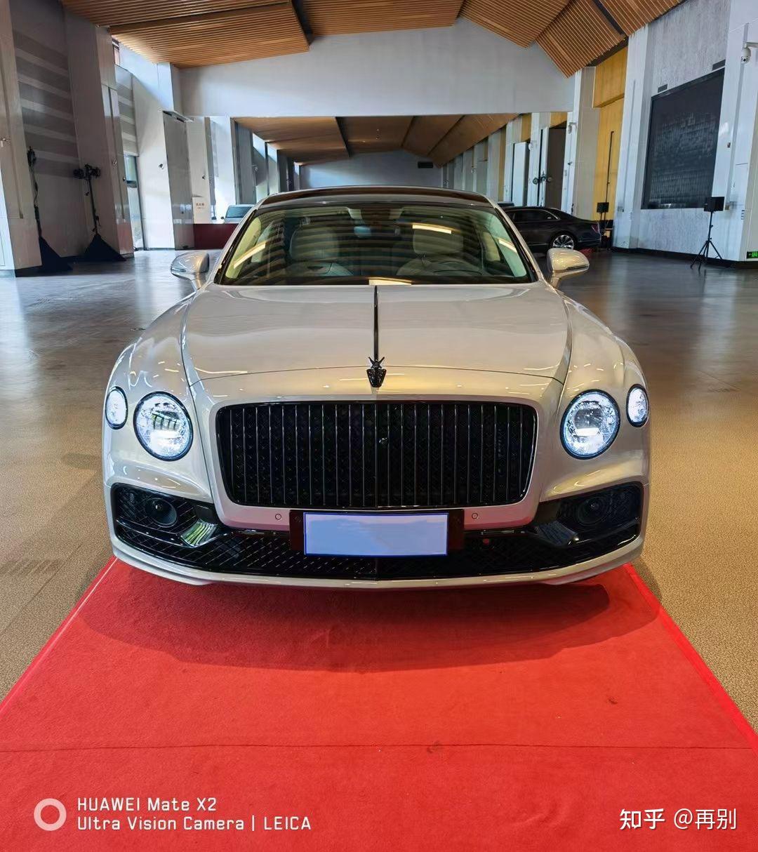 2022款宾利飞驰v840t 极致银