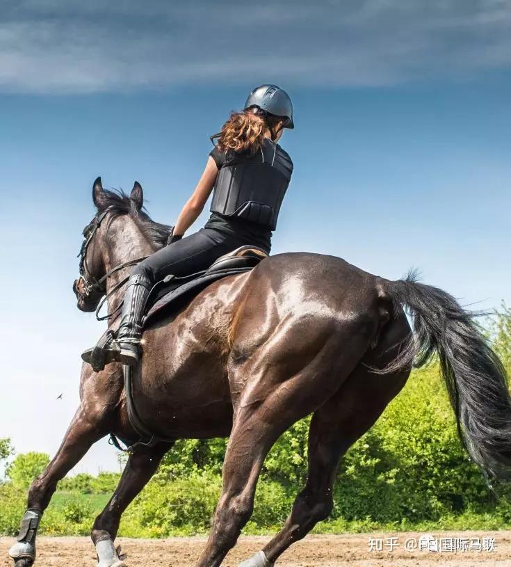 作为女性骑手你在比赛或早上外出骑行的过程中会感到胸部疼痛吗