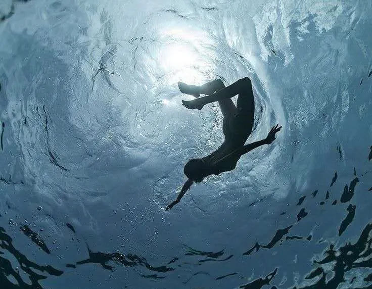 我和你妈同时掉进水里先救谁的世界难题终于被飒姐破解了