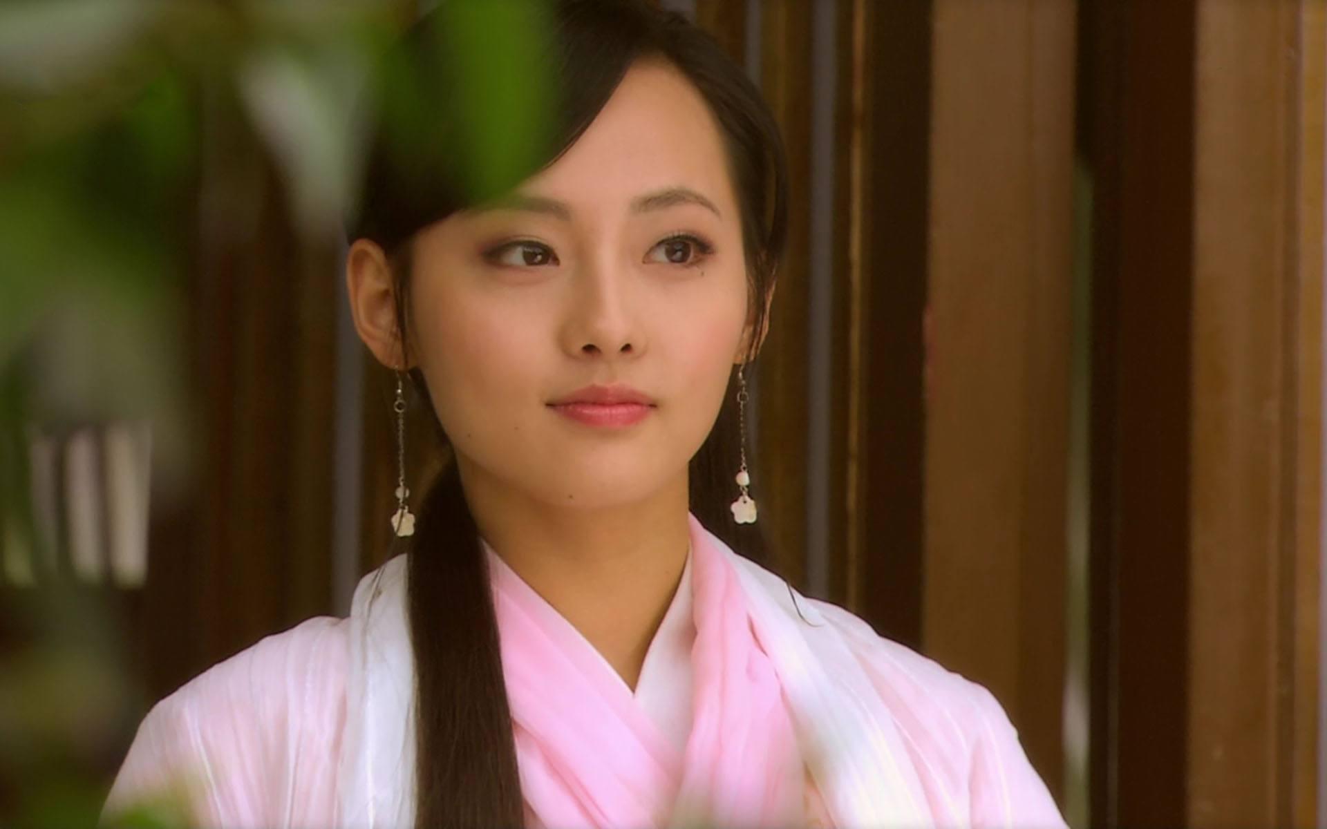 鞠婧祎古装混剪眉眼含笑这么漂亮优秀的小姐姐你确定不看么