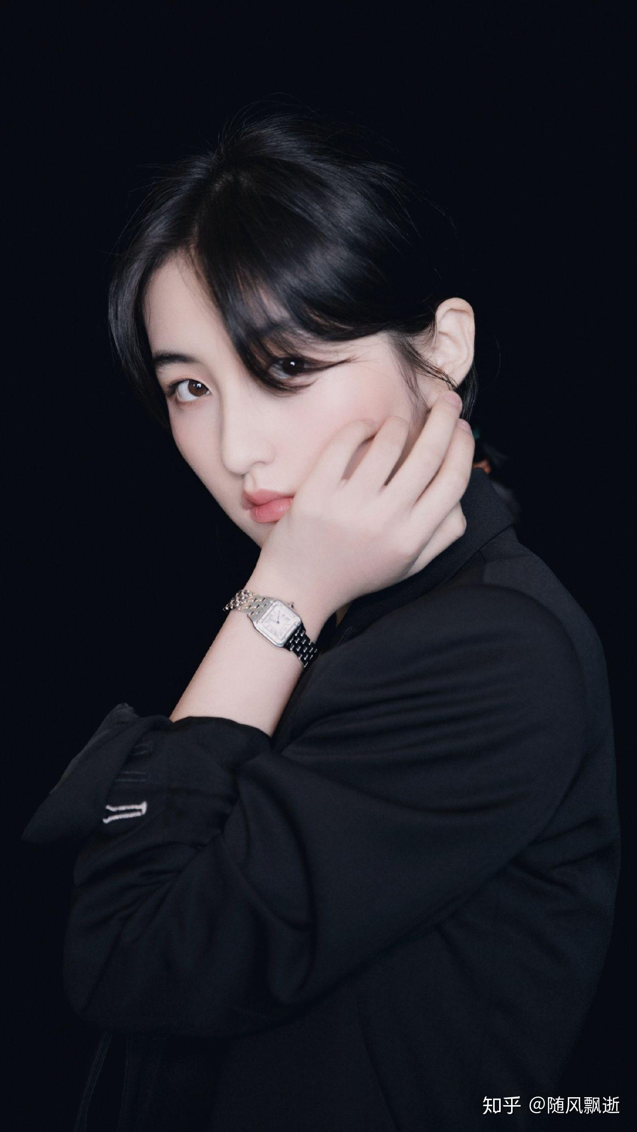 有无张子枫无水印高清的照片呀