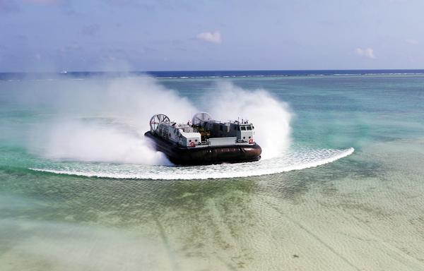 手机又没壁纸了速存这组野马海上奔腾高清写真