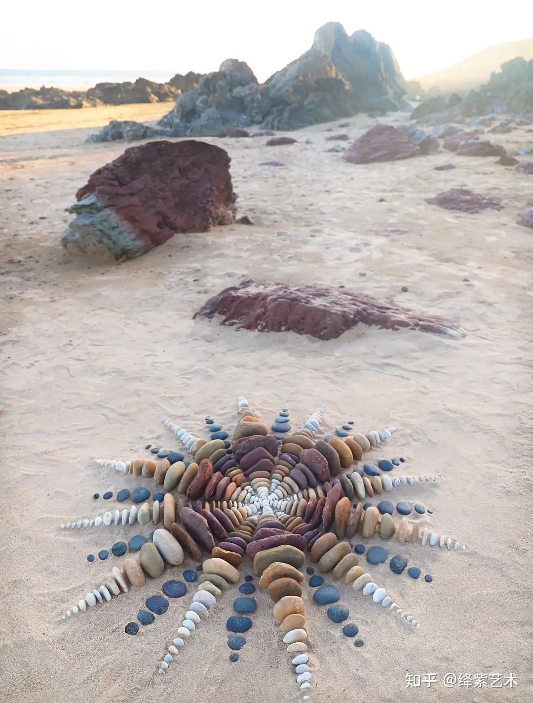 家,在今年,他同样创作了许多更加精彩,更加复杂和漂亮的大地艺术作品