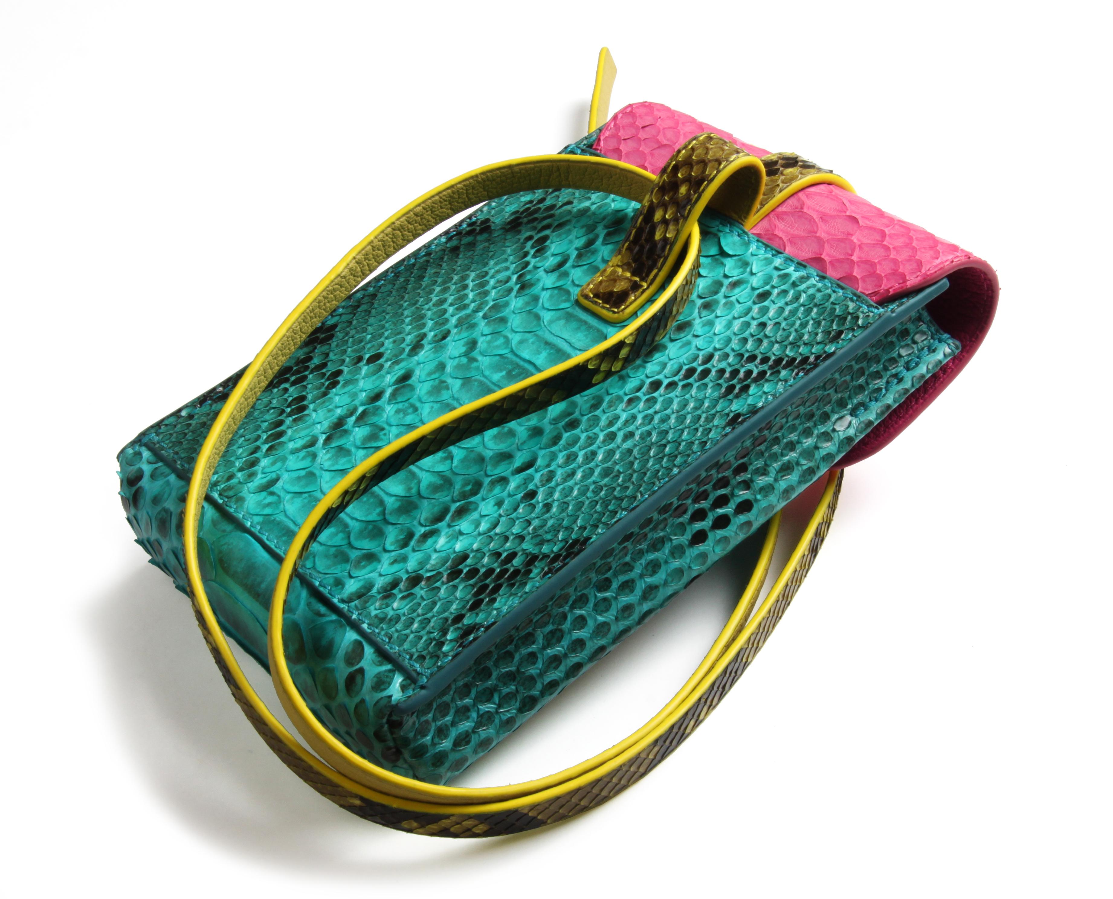 无以伦比的蛇皮世界上最璀璨的皮革没有之一