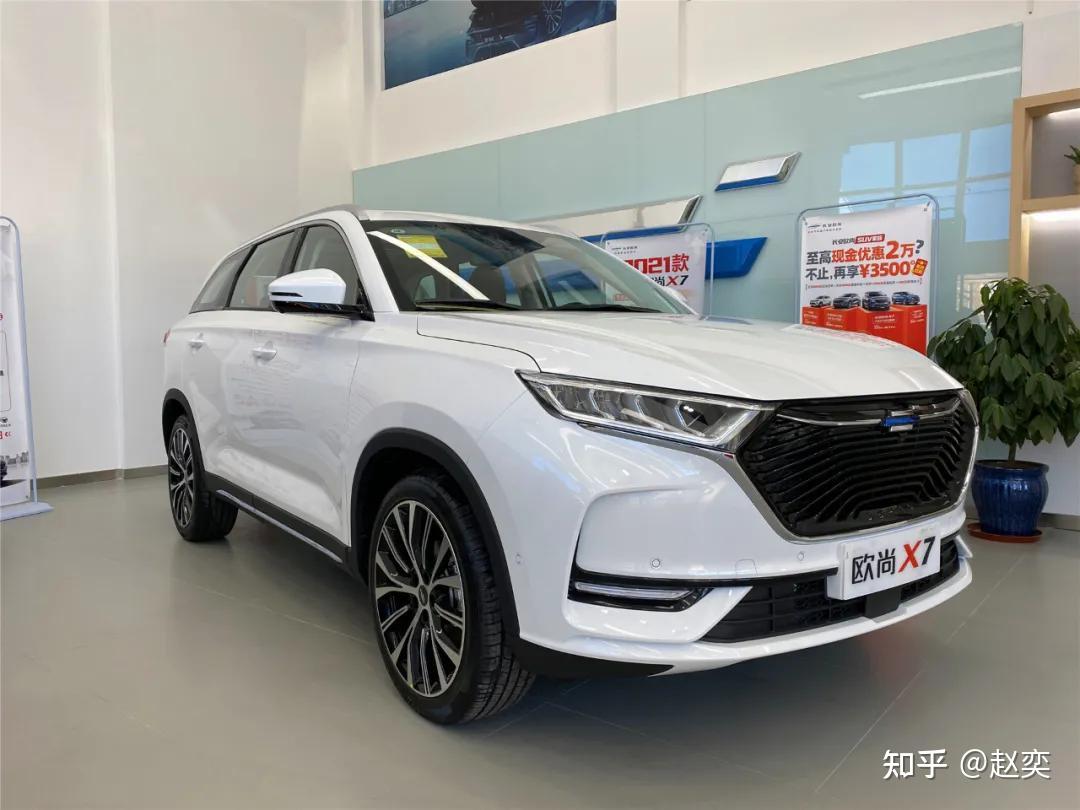 并且都配上镀铬装饰条,使得宋pro和欧尚x7在外观设计上都以保守为主