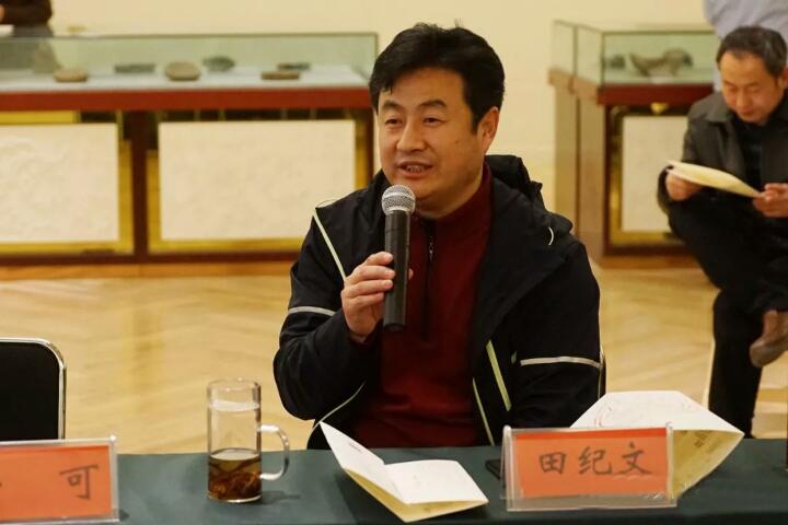 主编张振国简介:张振国号棠村,圆振居士,张振国祖籍河北,斋号看云山房