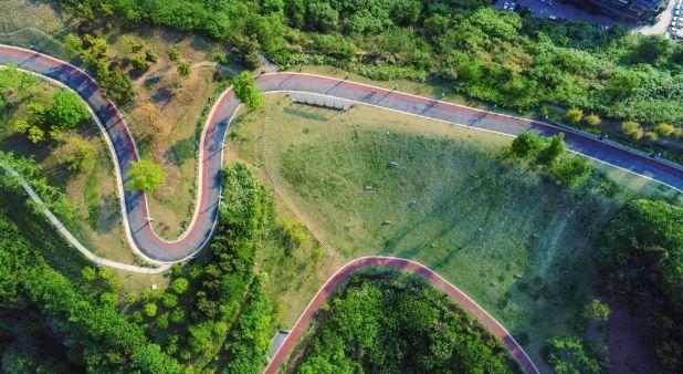 2019年我市建成沱江河河東濱江公園南段綠道,成安渝高速公路簡陽石鍾