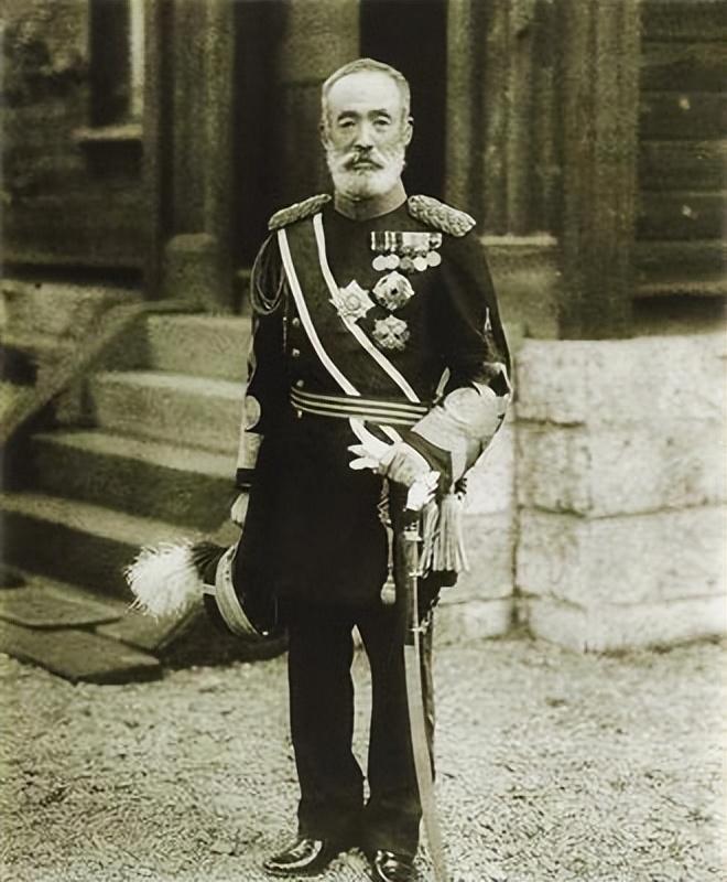 当1901年4月29日,新的皇太孙出生的时候,睦仁高兴的亲自给其取名为