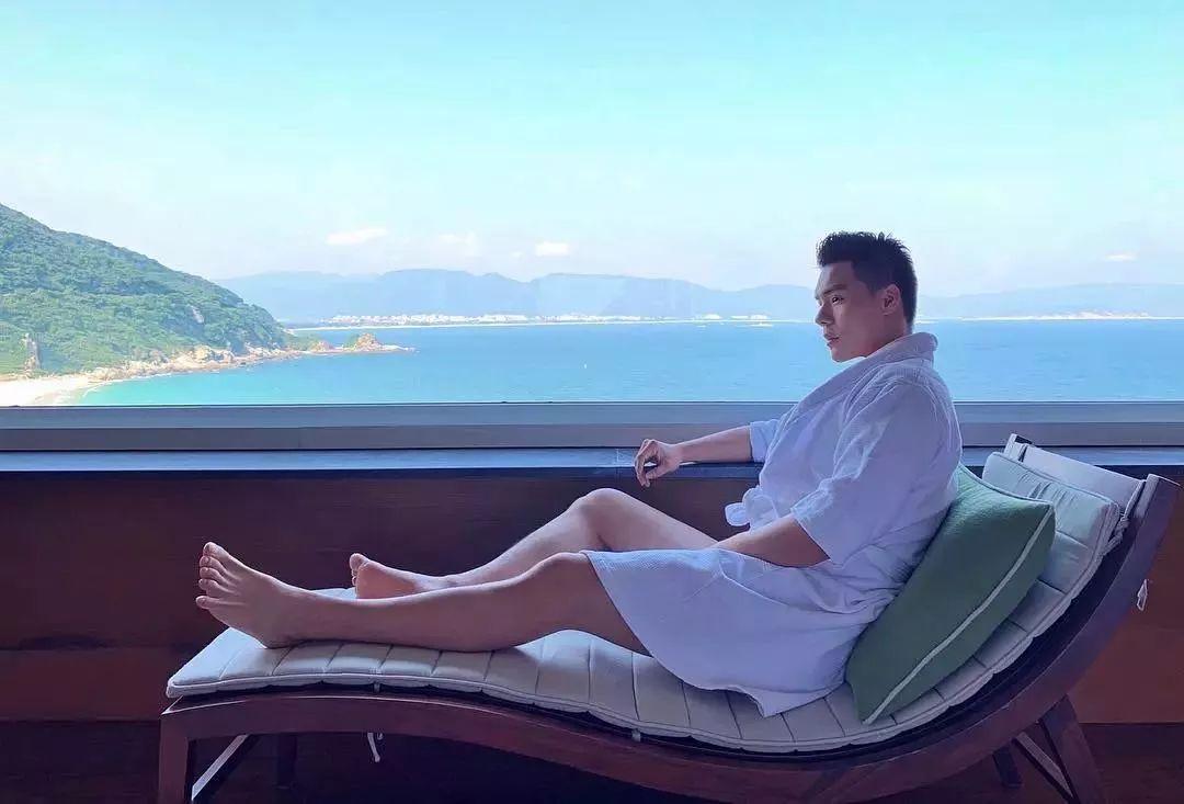 ayuwinston海边遇见大翘臀肌肉男性感腹肌浴巾也盖不住的人鱼线