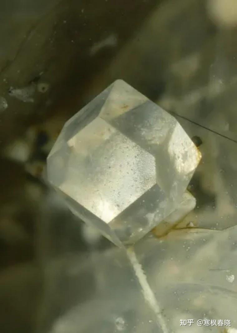 星│会变色的宝石—方钠石