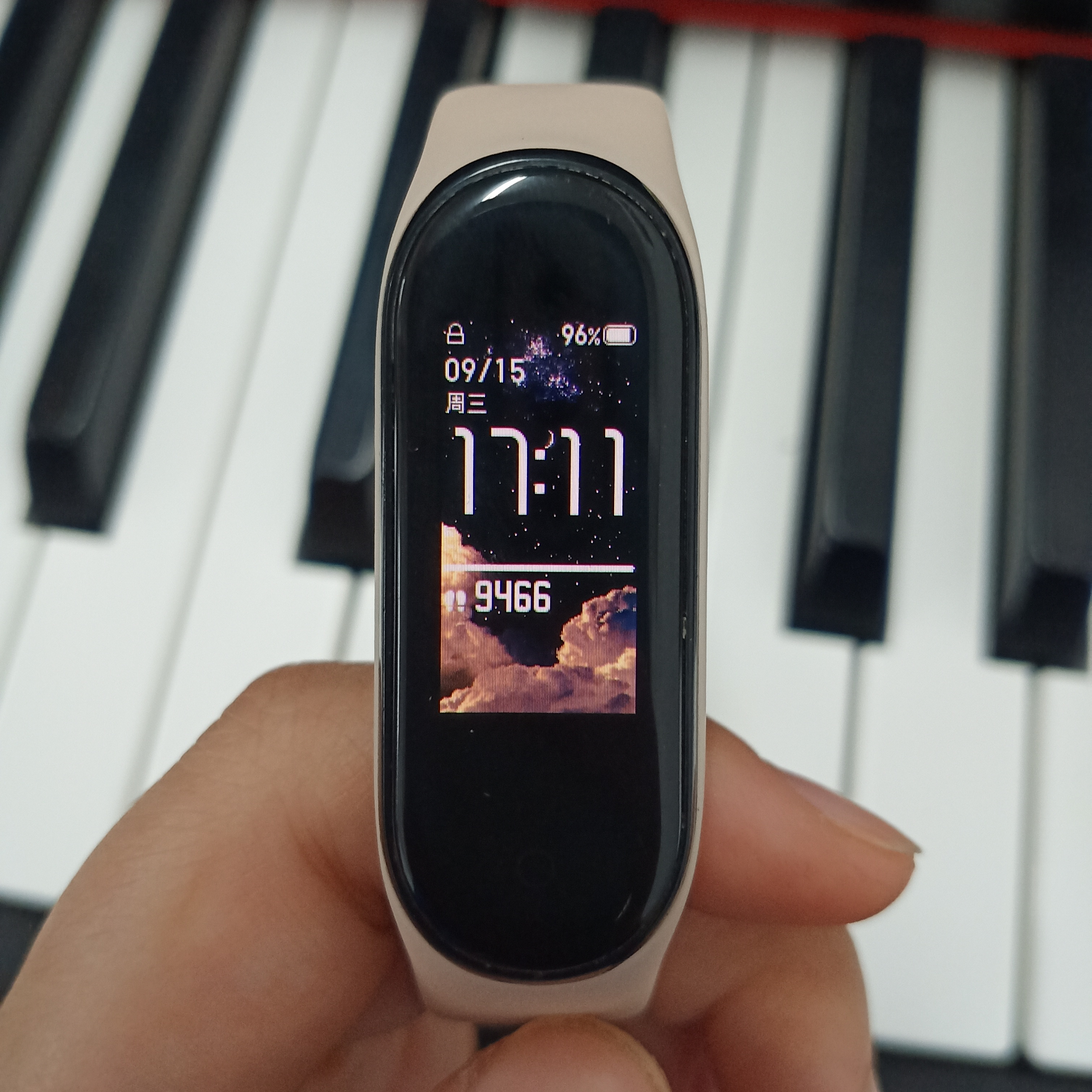 有哪些可以做小米手环自定义表盘背景的让人眼前一亮的图