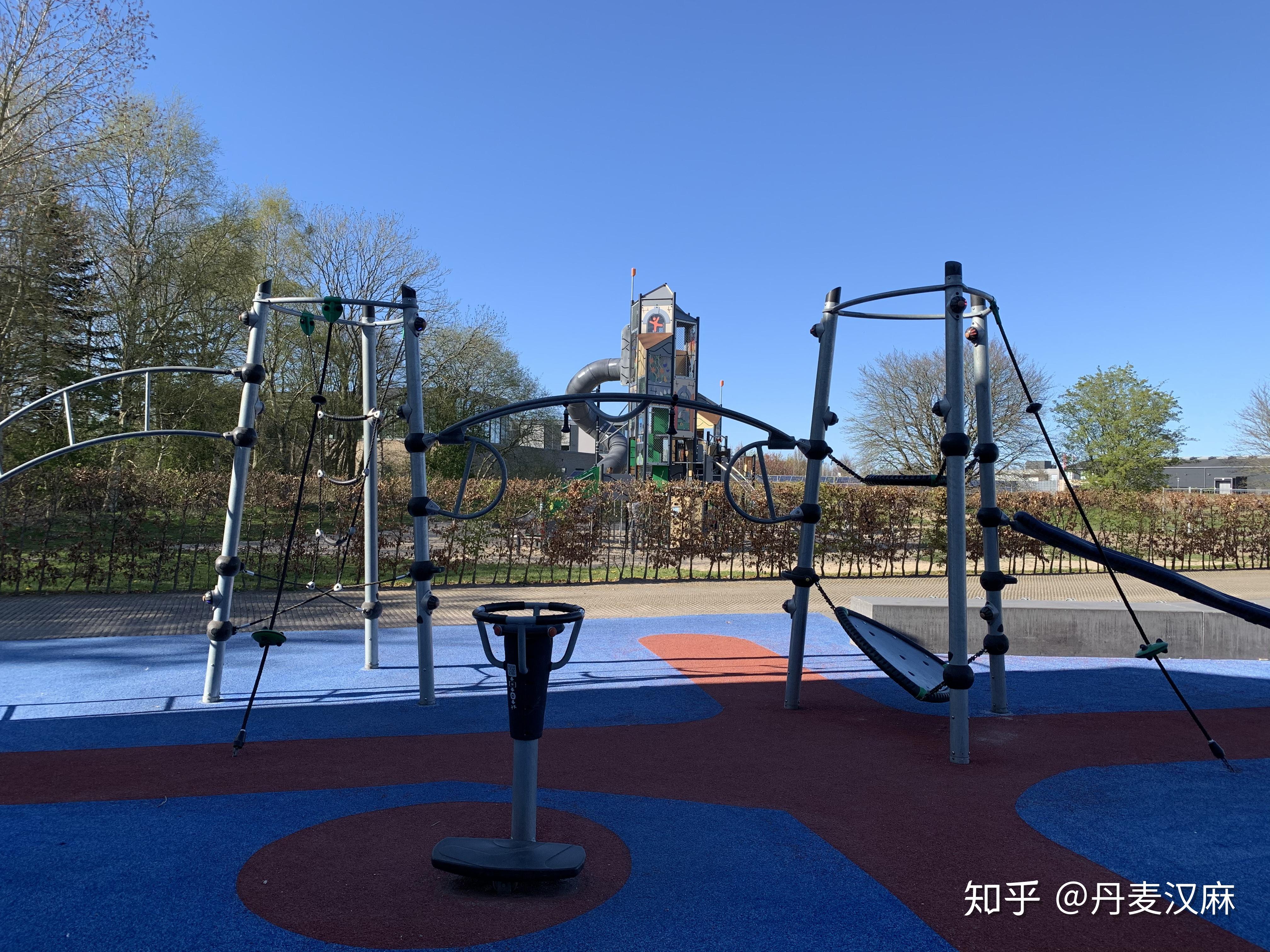 孩子在玩耍中体验创造力的乐趣