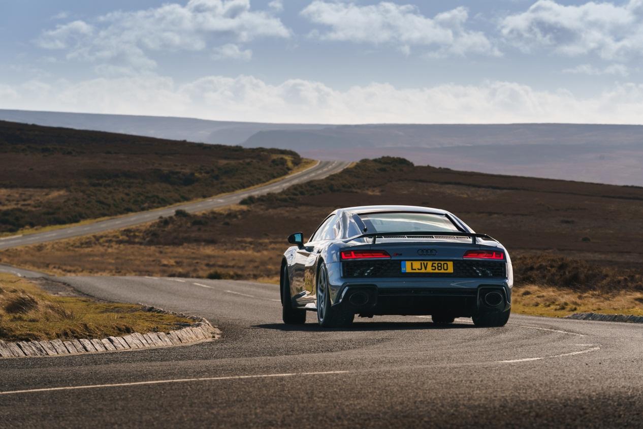 吸气野兽as i write, hundreds of men and women with unnecessary