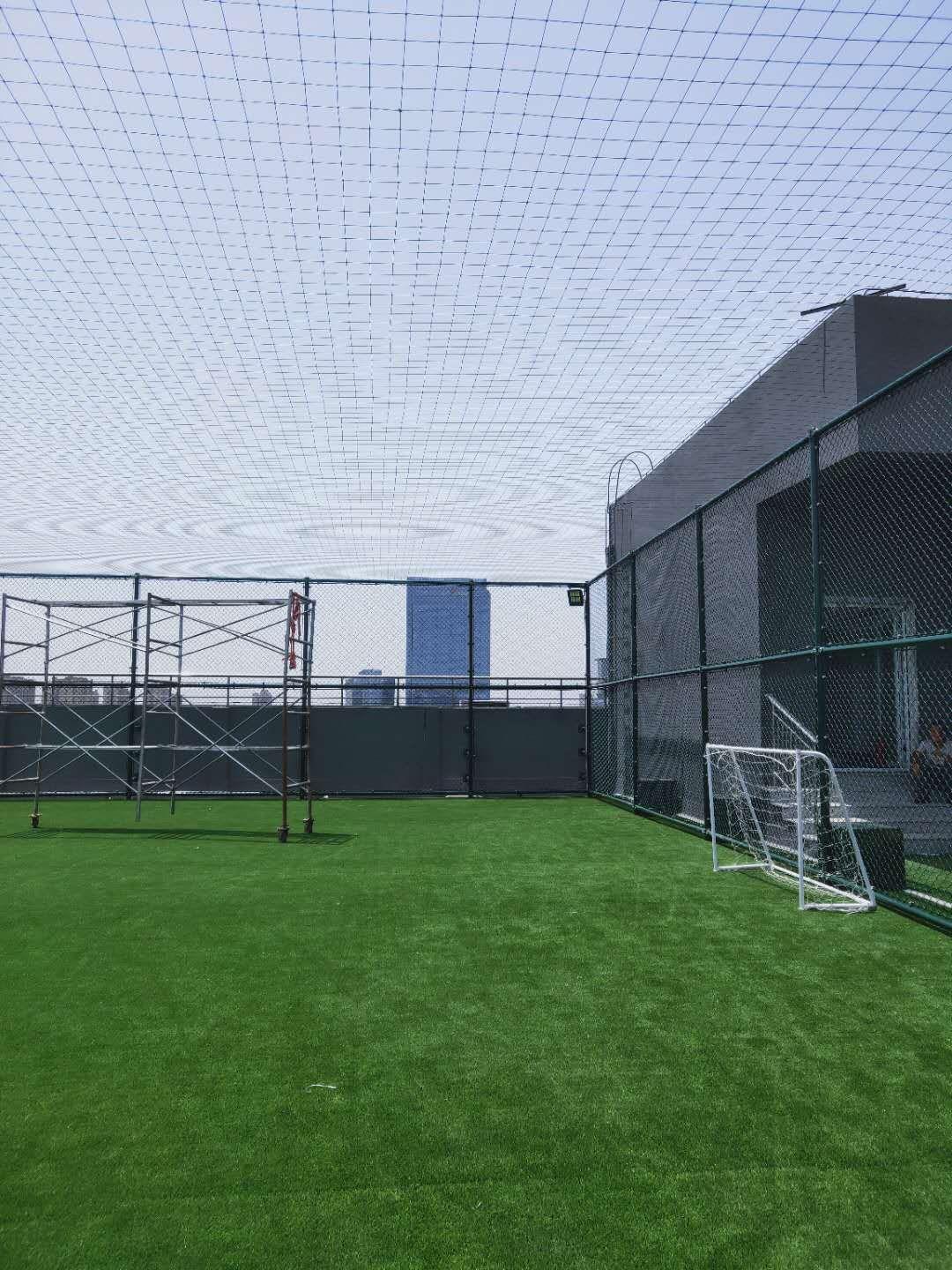楼顶笼式足球场围网固定方式
