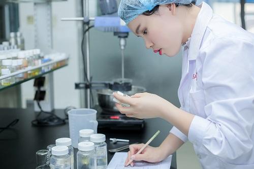 独家采访梵秀伊李微老师祛痘秘诀