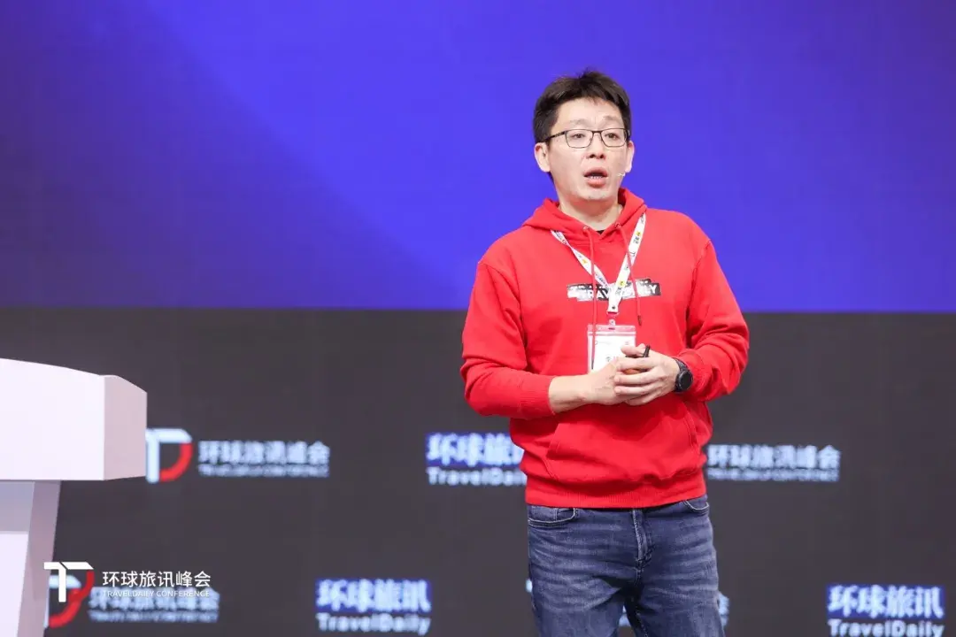 在峰会的开场演讲中,环球旅讯创始人李超回顾了疫情两年对旅游业的