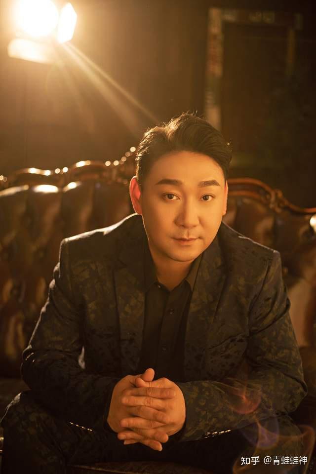 2,张碧晨代表歌曲:《弯弯的月亮》,《千万次的问》,《好汉歌》.