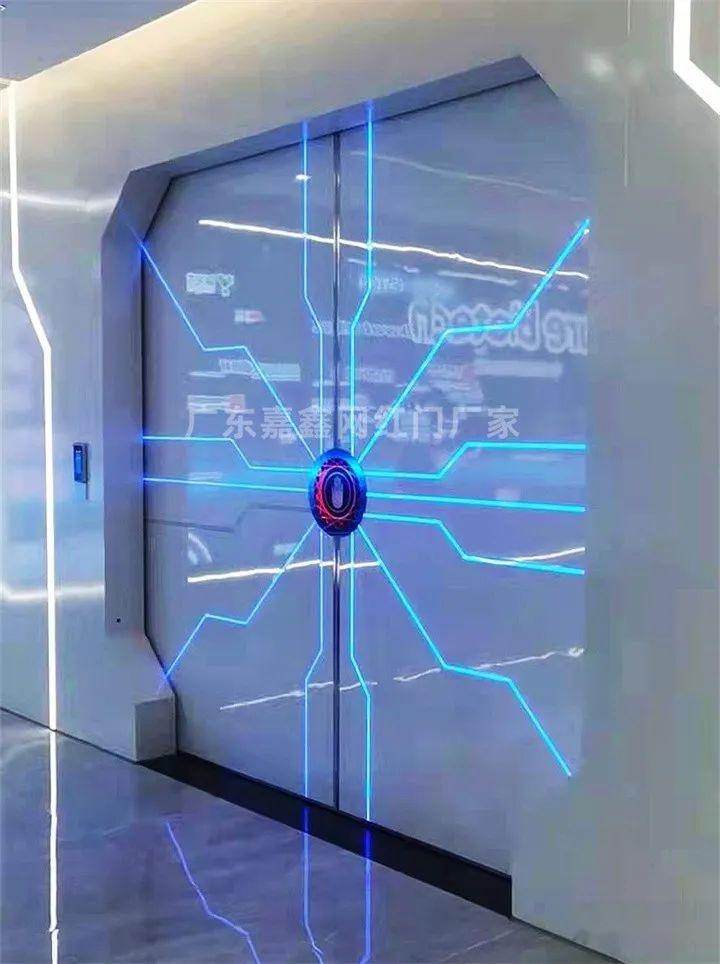 展厅酷炫科技创意门驱动系统包含电机座和设于上述电机座上且用以驱动