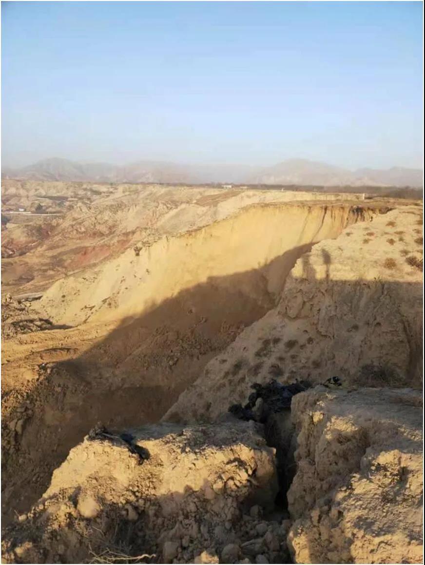 黑方台5号滑坡发生后现场照片据悉,长安大学相关团队利用自行研发的