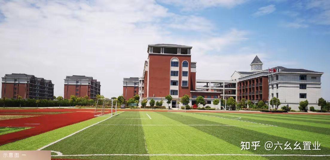 项目对面的盛兴中英文学校集幼儿园,小学,初中,高中于一体,这是清远数