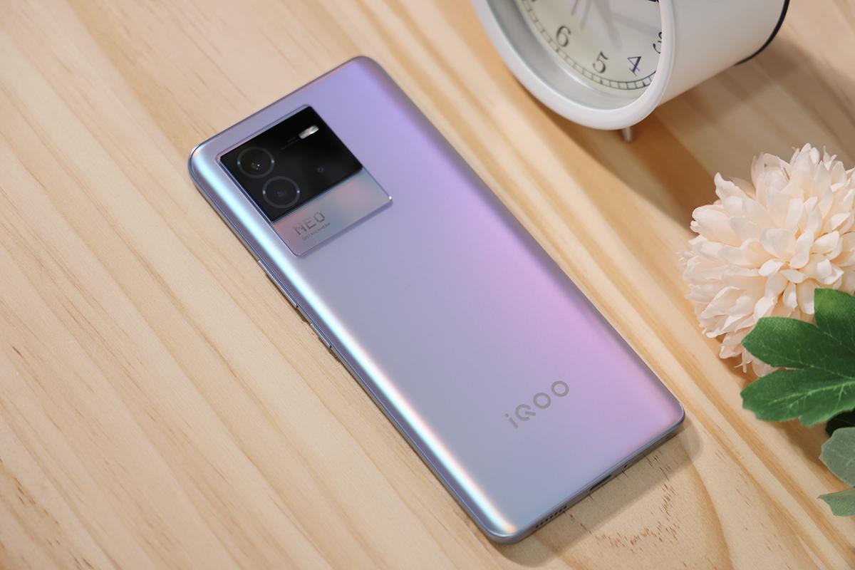 推荐理由:iqoo neo系列全新高端5g机型,除塑料机身外,各项配置均衡