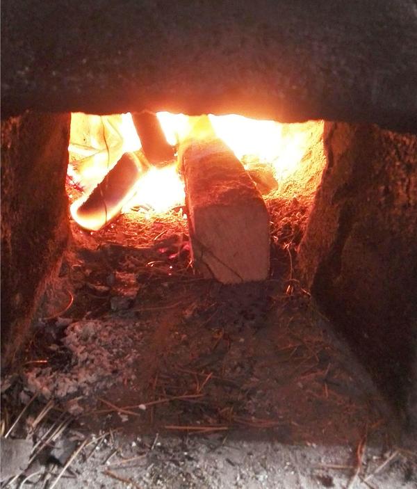 你是不是很久没见过用柴火做饭了