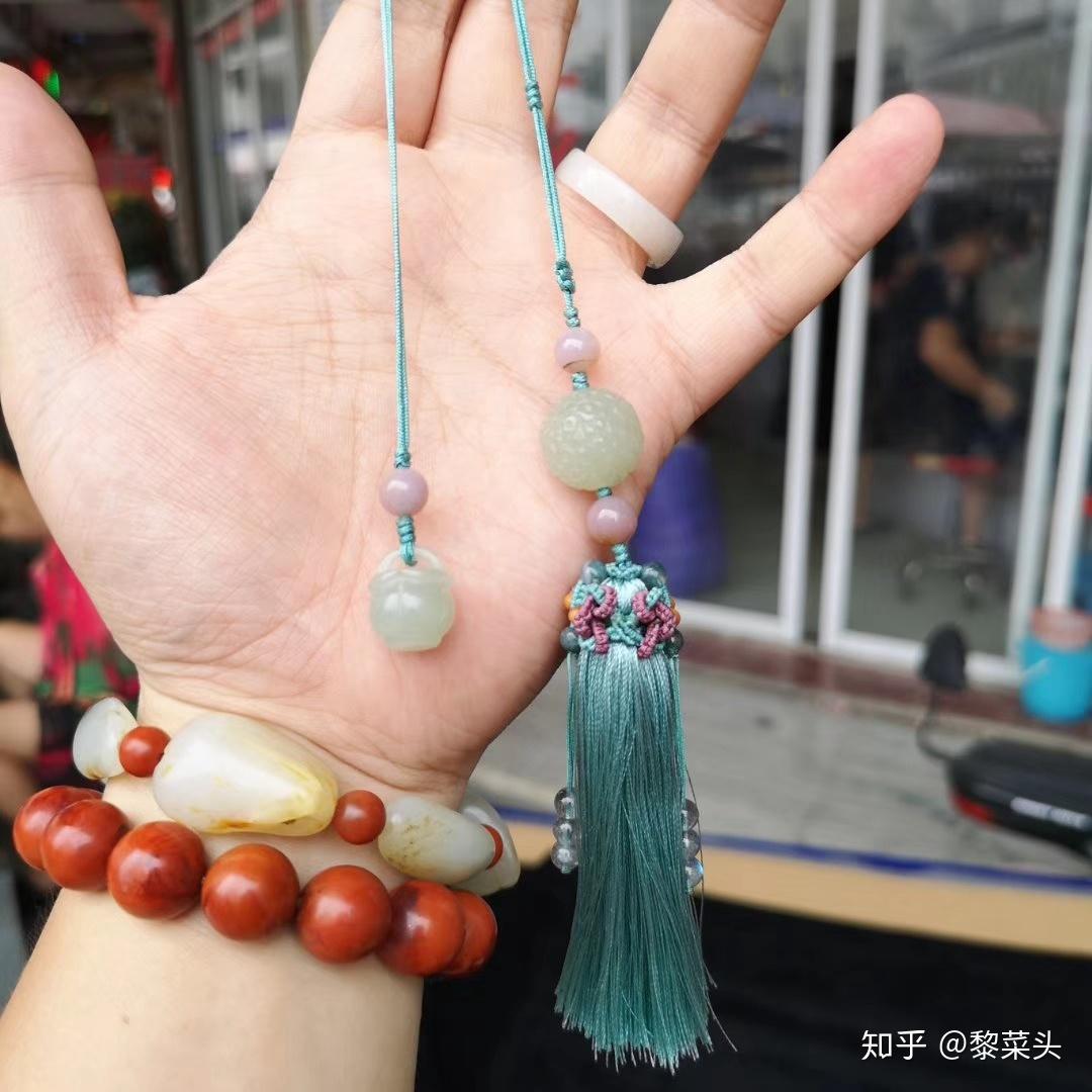 压襟,包挂,手机坠,做出来的配色很是满意.这个穗子都是纯手工的哦.