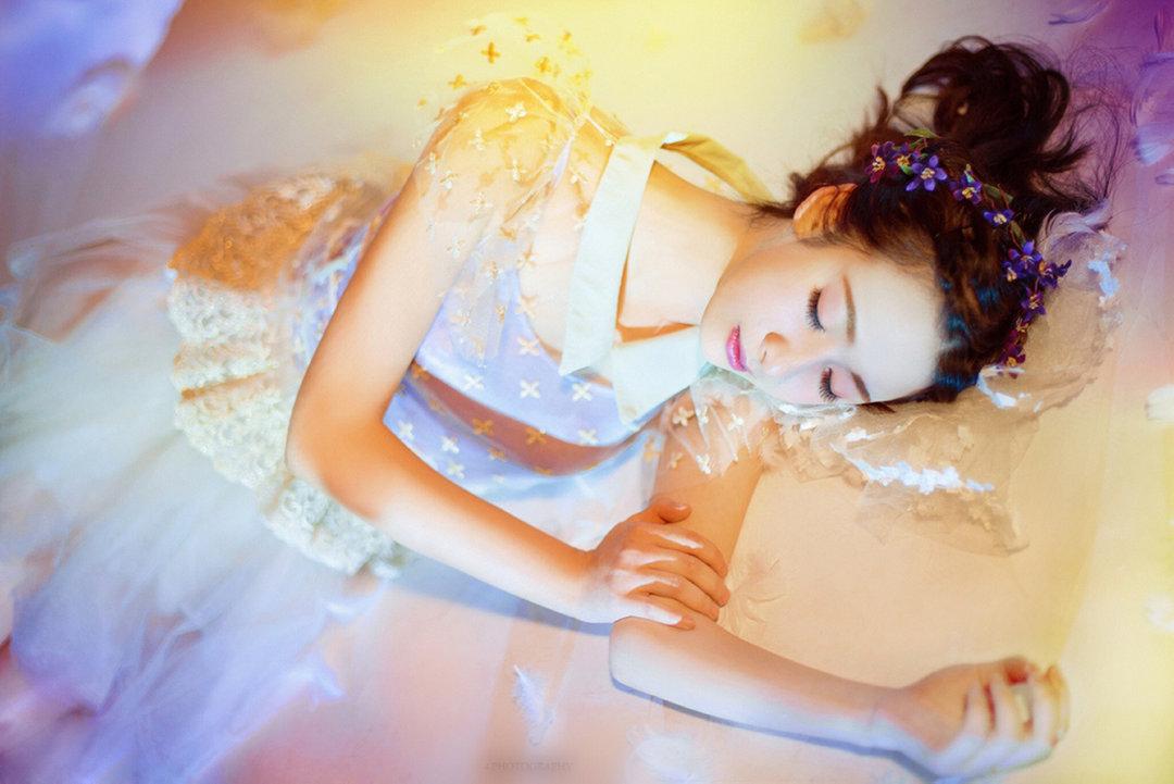 梦境的交织，梦见别的女人穿自己衣服的深层解读