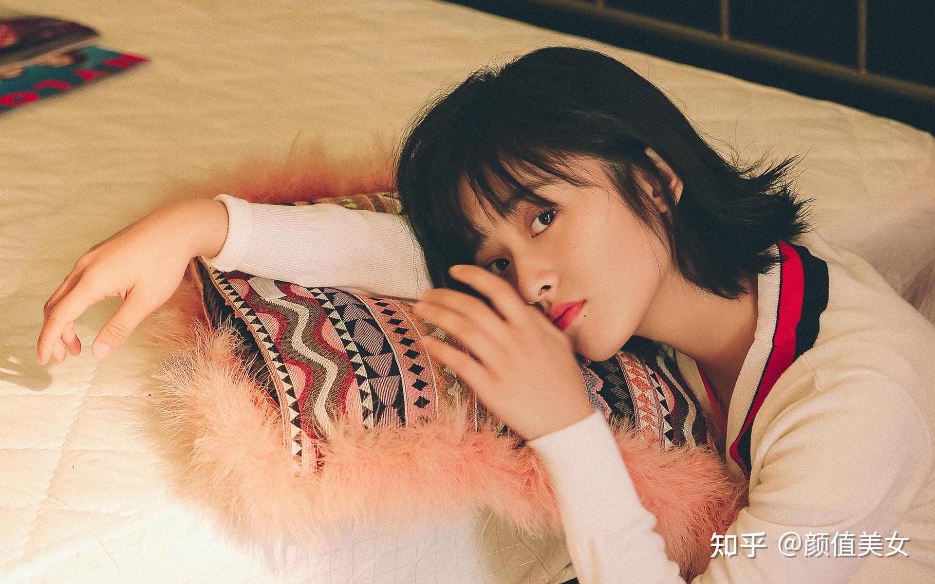 23岁的沈月晒照片,邱淑贞说她像苏菲玛索,除了眼睛 - 知乎