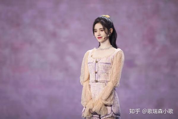 2020最流行的颜色女明星们都在穿的星空紫谁穿谁时髦