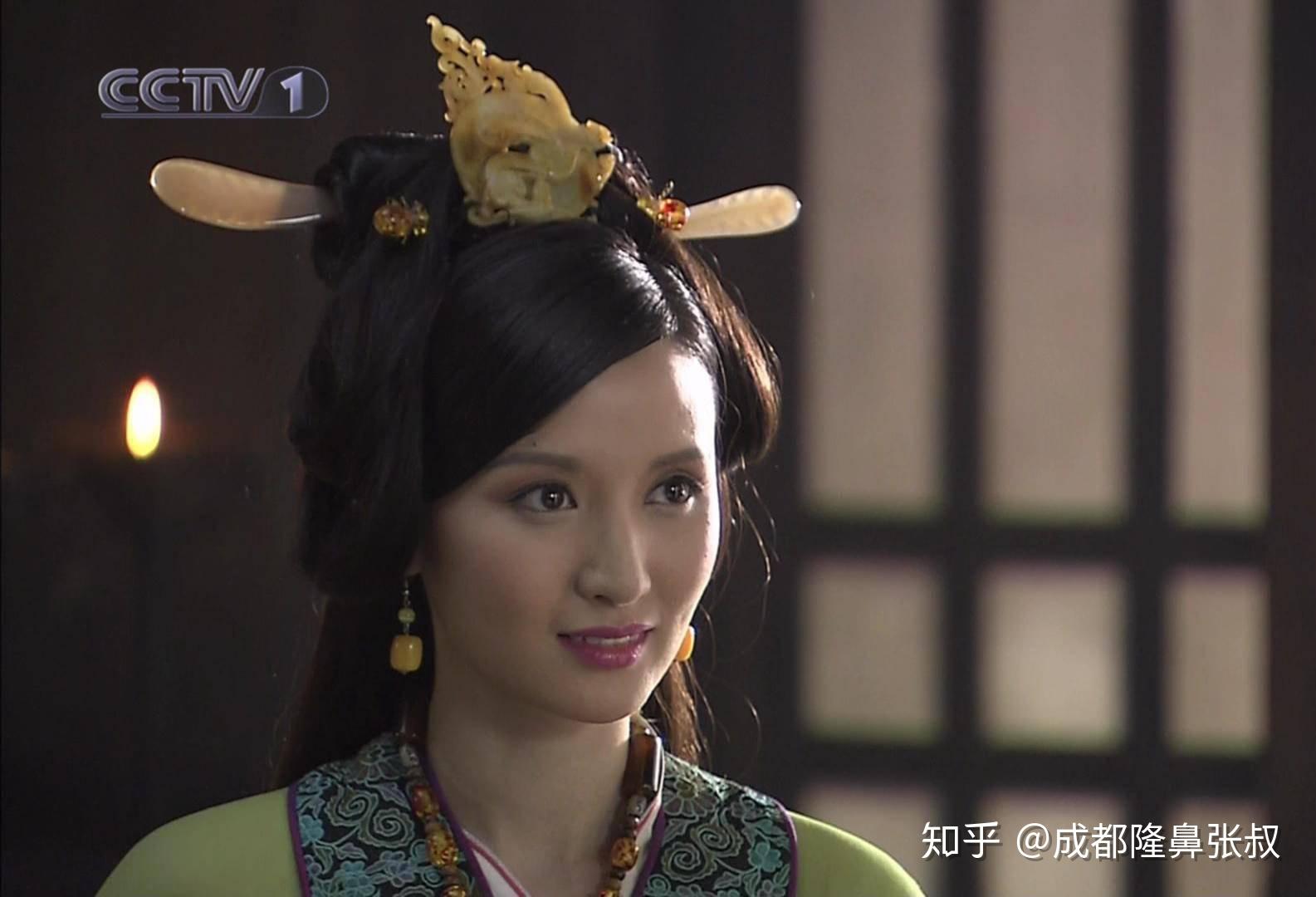 金莎饰演的吕素率真但却让人心疼;三个角色也是人物特点鲜明:白冰饰演