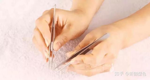 正确使用镊子是最基本的,但也是最重要的.