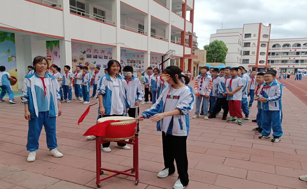 绿色环保「益」起来 童心巧手庆六一——都匀十一小庆祝「六一」儿童