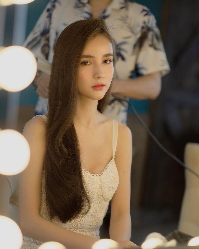 高颜值yoshi清纯美人曾是最受瞩目娇点