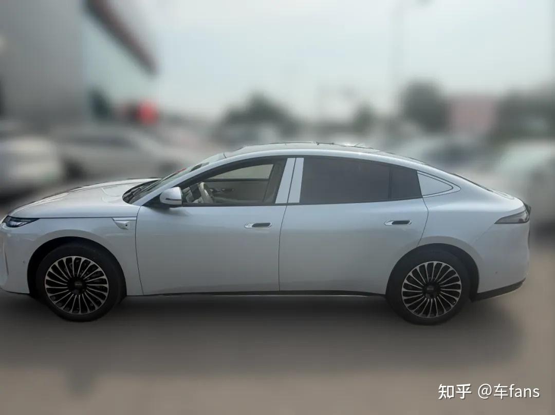 海豹08 :培训强调这是真旗舰,竞品对比一堆新势力
