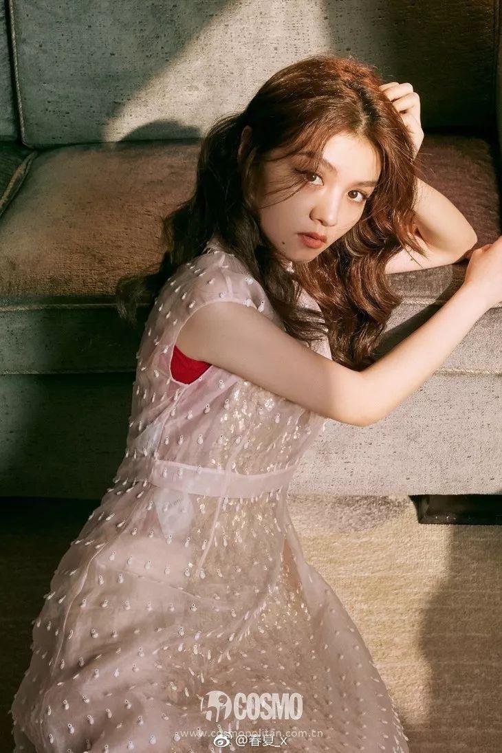 之余还她剪了一个遮目的长留海,盖住了她那对桀骜的山形眉8915